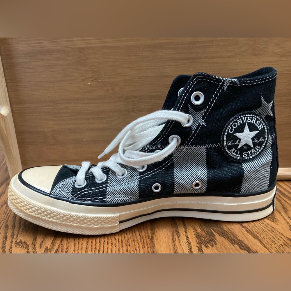 💫🏀💫Converse Black and Gray Striped with Stars High-Tops - Picture 6 of 11